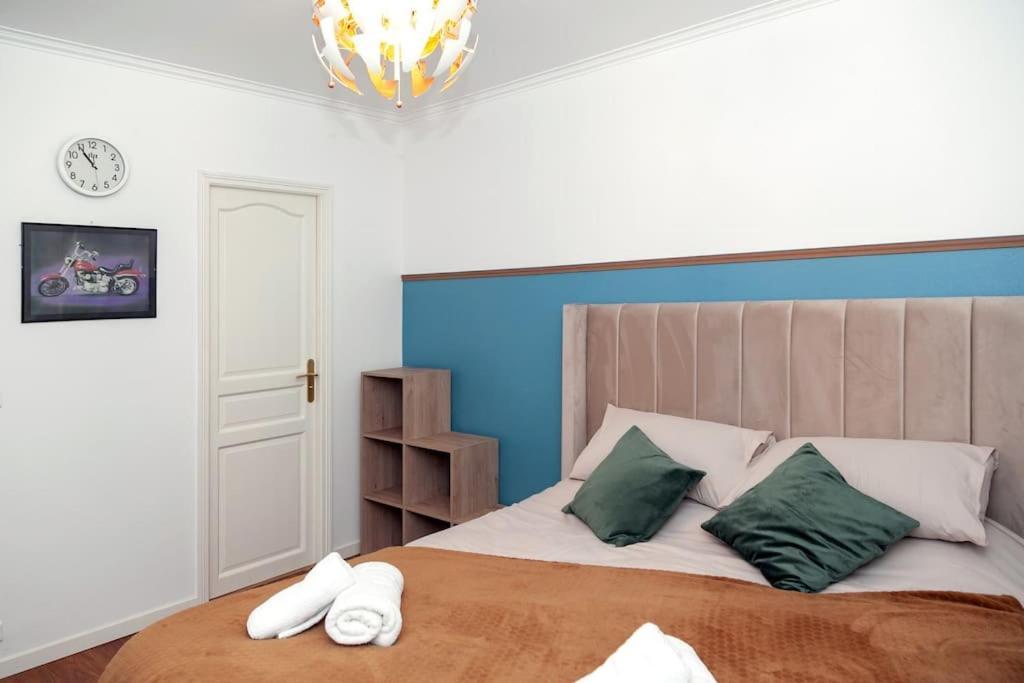 Elegant Appartement Aux Portes De Paris Сент-Уен Екстериор снимка