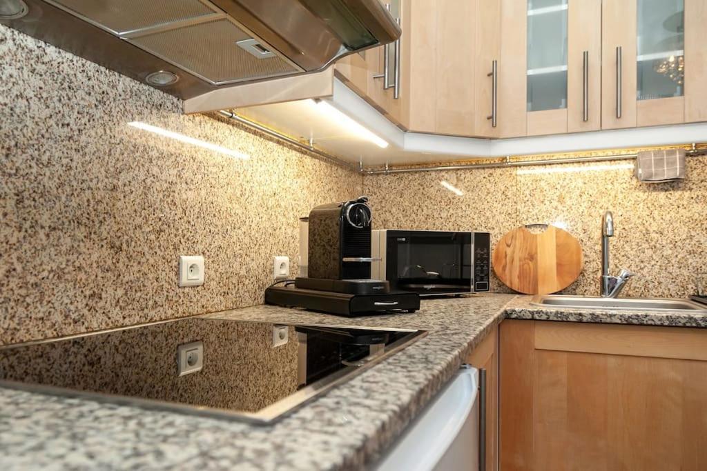 Elegant Appartement Aux Portes De Paris Сент-Уен Екстериор снимка