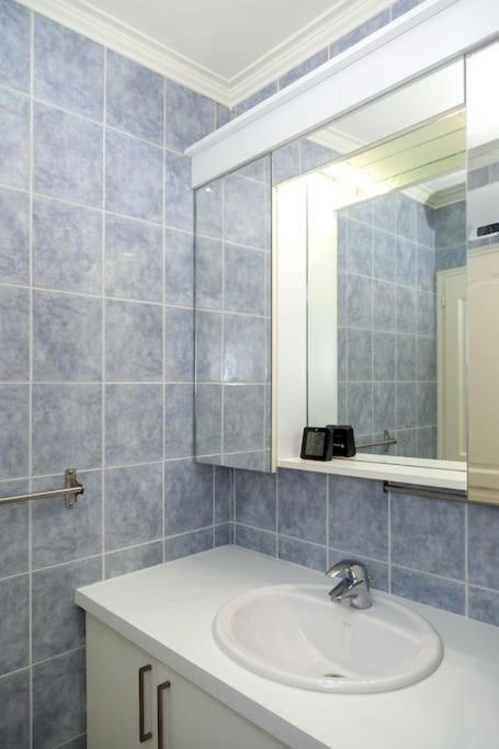 Elegant Appartement Aux Portes De Paris Сент-Уен Екстериор снимка